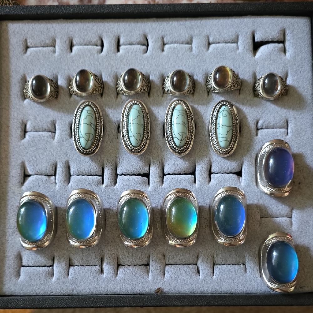 17 Pieces, Mood Rings&Faux Turquoise Rings, Various Sizes.